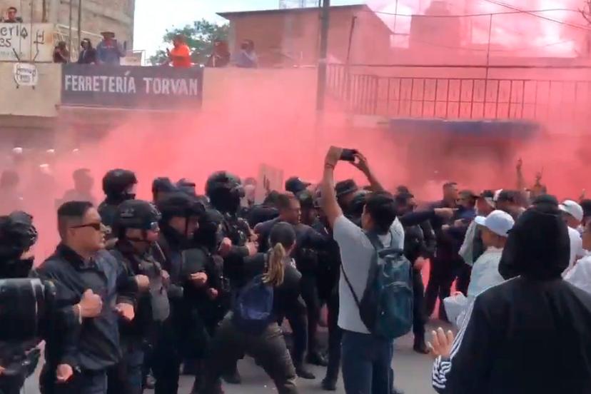 Se registra enfrentamiento en Michoacán entre la CNTE y policías