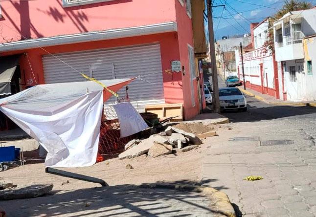 Descubren cerca del zócalo presuntos restos arqueológicos en Atlixco