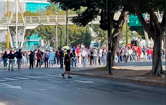 Realiza 28 de octubre manifestación y se registra cierres de vialidades