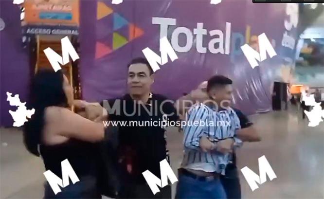 VIDEO Captan a guardias de seguridad violentos en la feria de Puebla