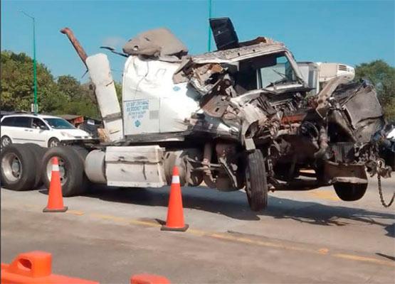 Unidades varadas por más de 4 horas en la México-Tuxpan en Huauchinango tras accidente 