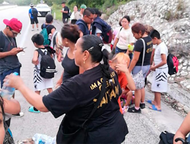 Lleva 2 días varado en Yucatán equipo infantil de básquetbol de Atlixco