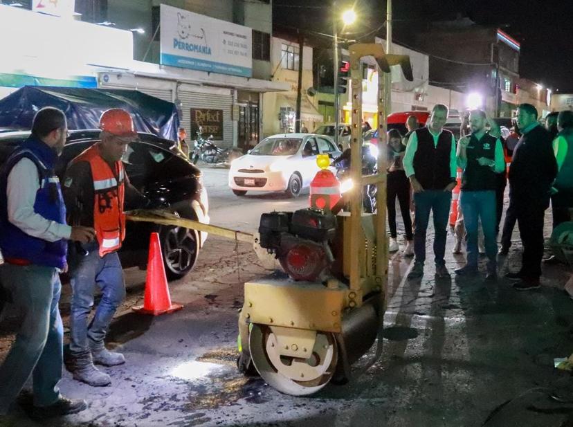 Encabeza Pepe Chedraui supervisión de trabajos de bacheo nocturno en la capital