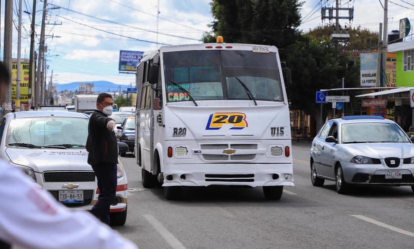 Mandan 32 unidades del transporte al corralón por violar sana distancia en Puebla