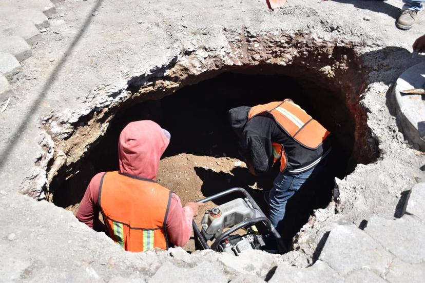 Reparan socavón en Coronango