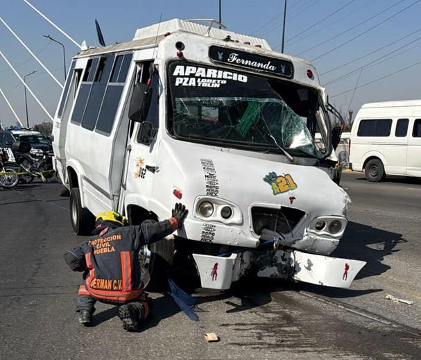Con graves lesiones los afectados por choque de transporte público 