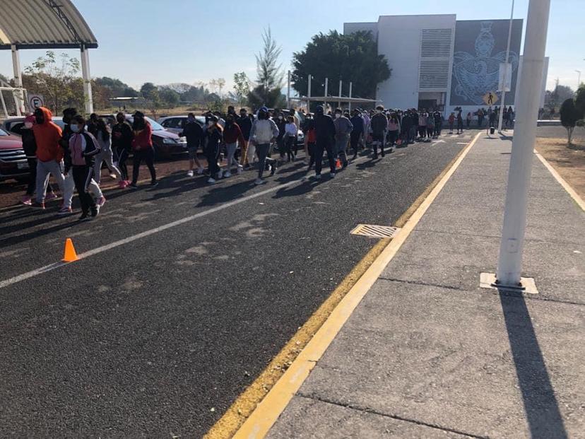 Corren a profesor de prepa BUAP de Atlixco tras cortar el cabello de alumnas