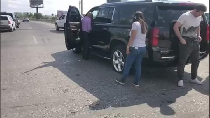 VIDEO Ministeriales confunden suburban de empresario y disparan contra su unidad