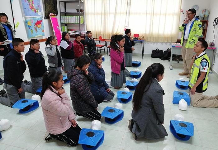 Capacita SUMA a estudiantes de Zacapoaxtla