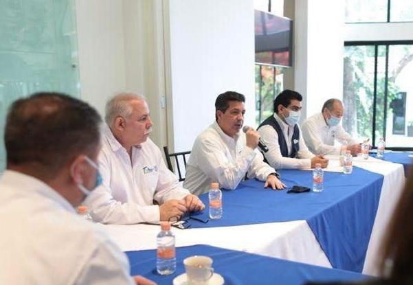 Suspende juez orden de captura contra García Cabeza de Vaca