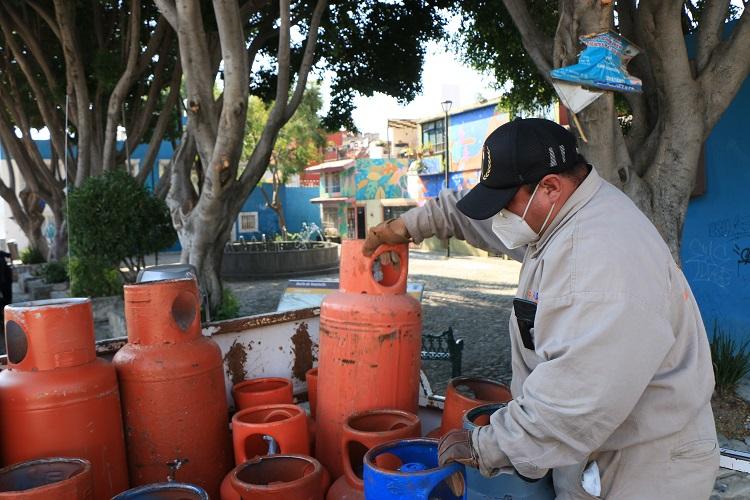 Previo a Navidad, baja a 374 pesos el tanque de gas en Puebla capital