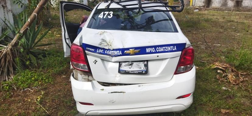 Taxista de Veracruz se estampa contra domicilio en Venustiano Carranza