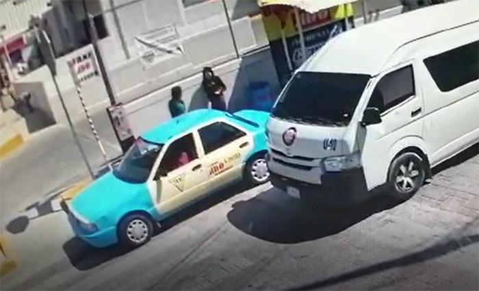 VIDEO Difunden grabación de ladrones que robaron con violencia taxi en Tecamachalco