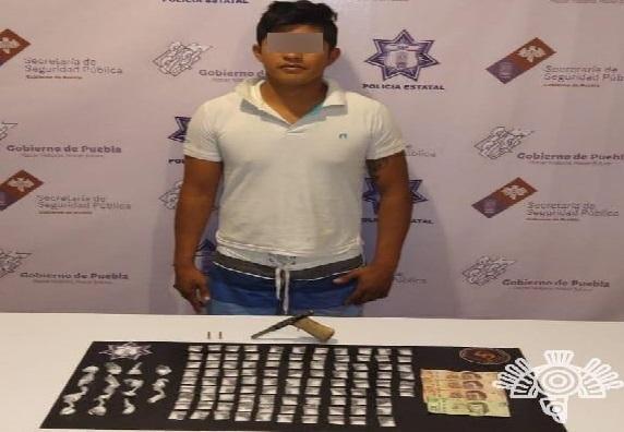 Taxista tras intentar disparar a policías en Tehuacán les ofreció dinero