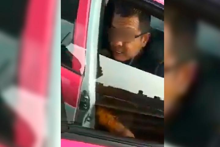 VIDEO Detienen a taxista que tenía sexo en pleno periférico