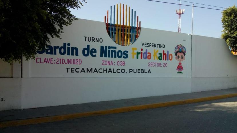 Ladrón huye y abandona lo robado en kínder de Tecamachalco