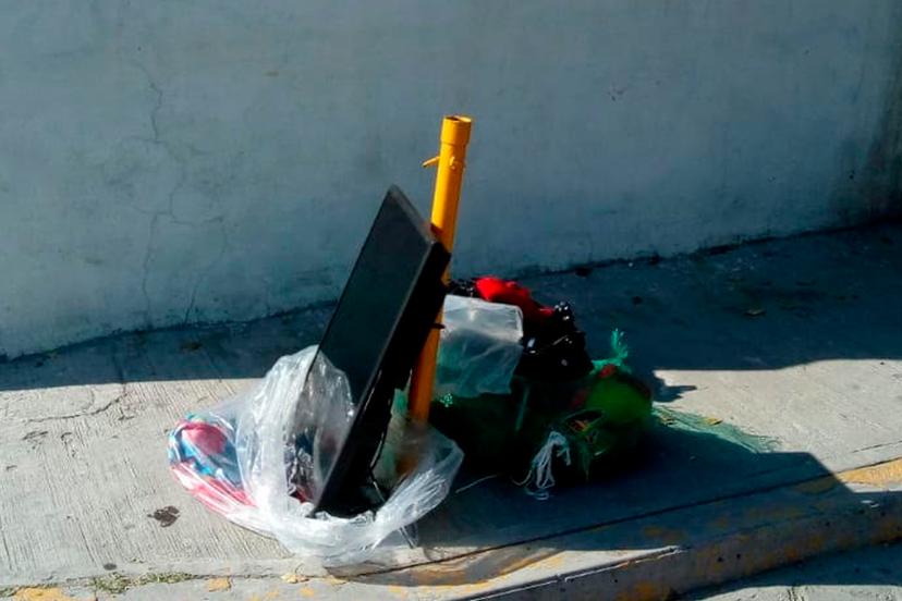 Ladrón huye y abandona lo robado en kínder de Tecamachalco
