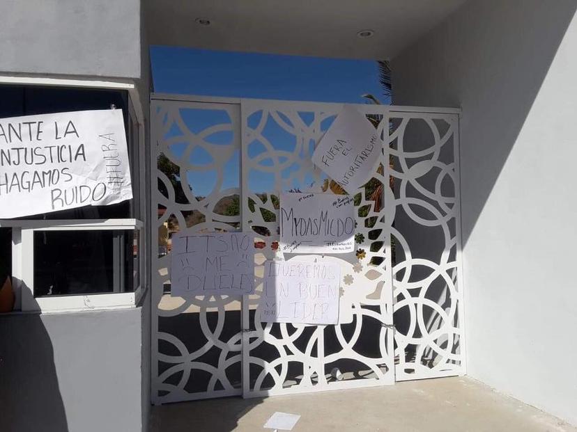 Estudiantes piden destitución del director del Tecnológico de Acatlán