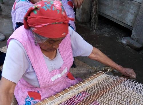 Mujeres indígenas de Atlixco rescatan tradición para Todos Santos