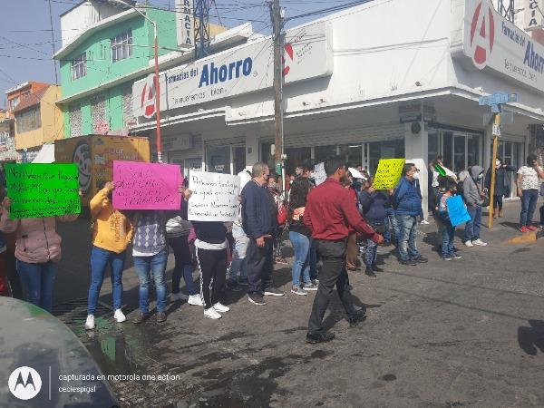 VIDEO Comerciantes establecidos se manifiestan por piso parejo en Texmelucan