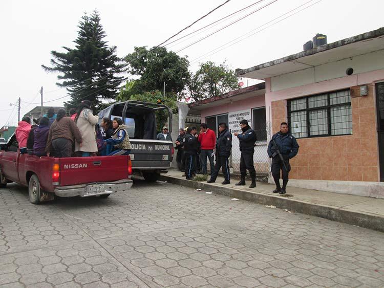 Por acosador intentan linchar a maestro en Tenango