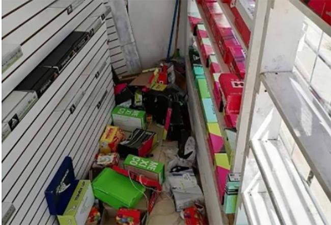 Roban tienda de tenis a una cuadra de la comandancia de Acajete