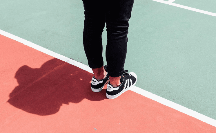 ¿Cuáles son los mejores tenis adidas casuales para hombres?