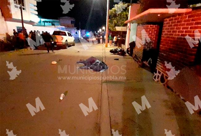 Auto embiste y mata a motociclista en Teotlalcingo