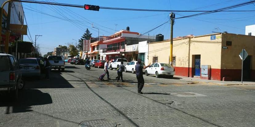 Lo siguen desde HSBC y lo asaltan en pleno centro de Tepeaca