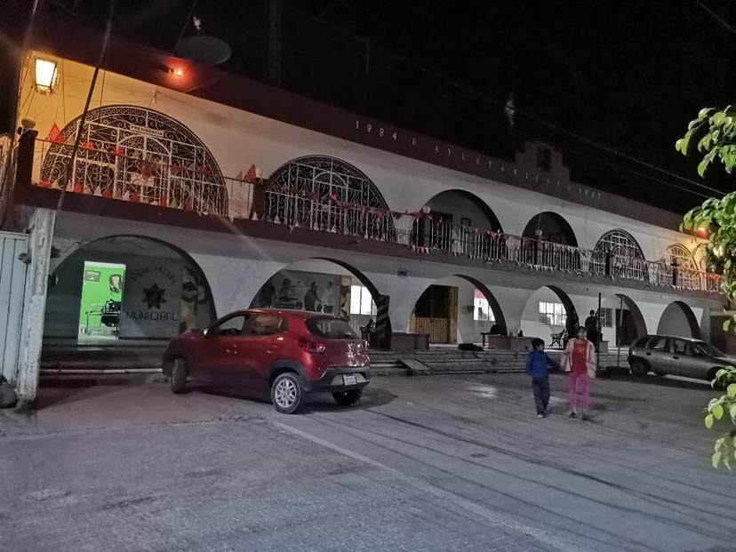 Acusan a edil de Tepeojuma de liberar a un hombre que agredió a abuelito