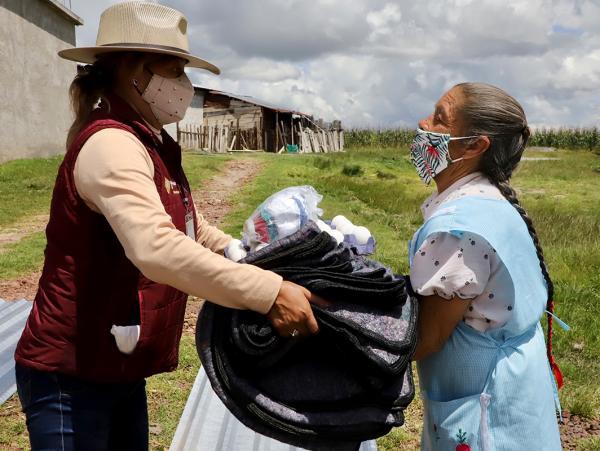 Apoya a damnificados del huracán Grace en Tetela, Teziutlán y Cuetzalan