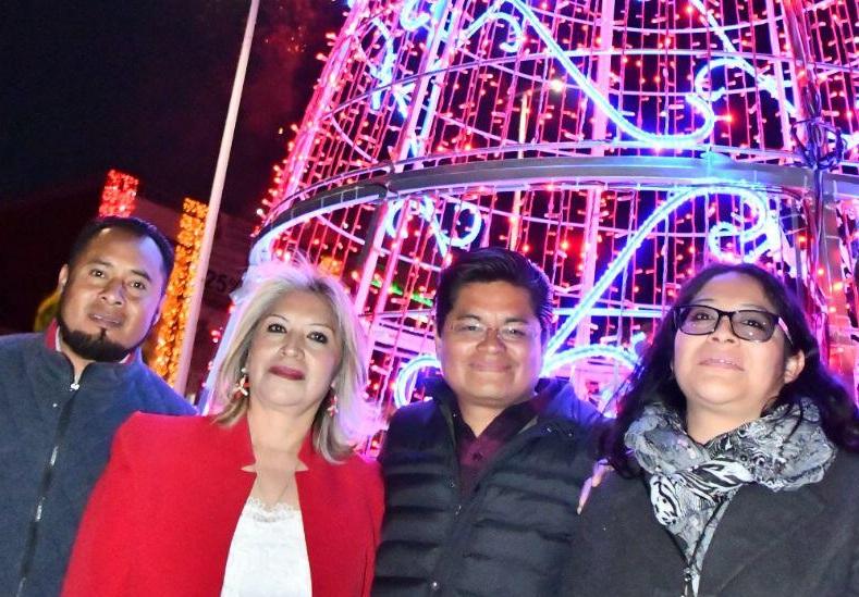 Encendió edil de Coronango iluminación navideña