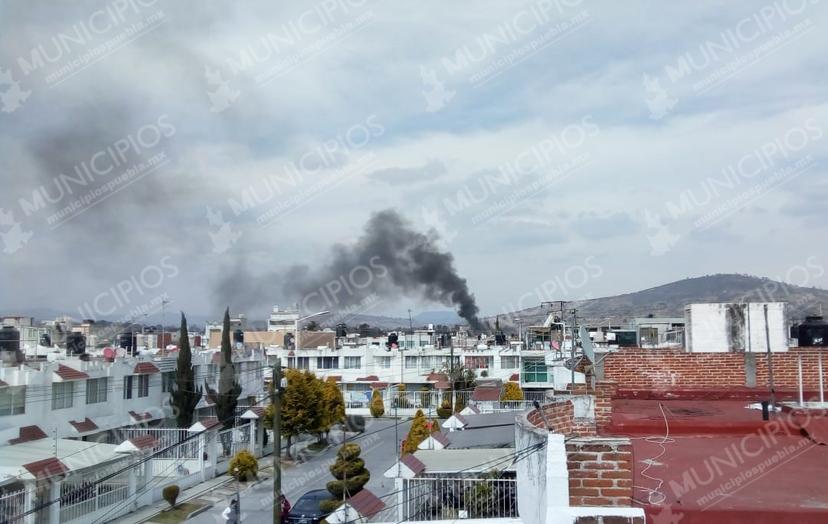 Se incendia deshuesadero y causa alarma en Texmelucan