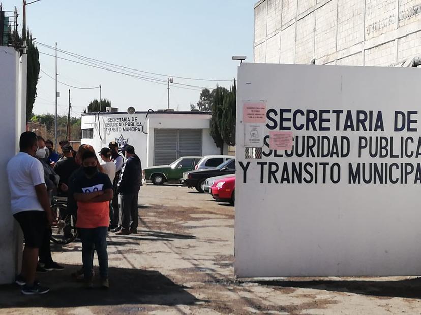 Vecinos de Texmelucan se manifiestan tras asalto a chofer