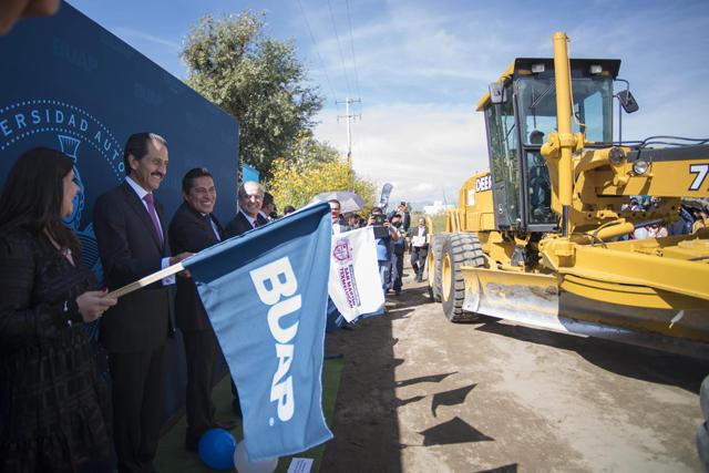 En marcha obras en prepa Zapata BUAP en Texmelucan