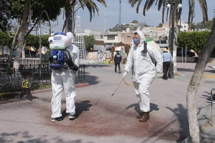 Por incremento de contagios de Covid suspenden plaza de los lunes en Tlacotepec