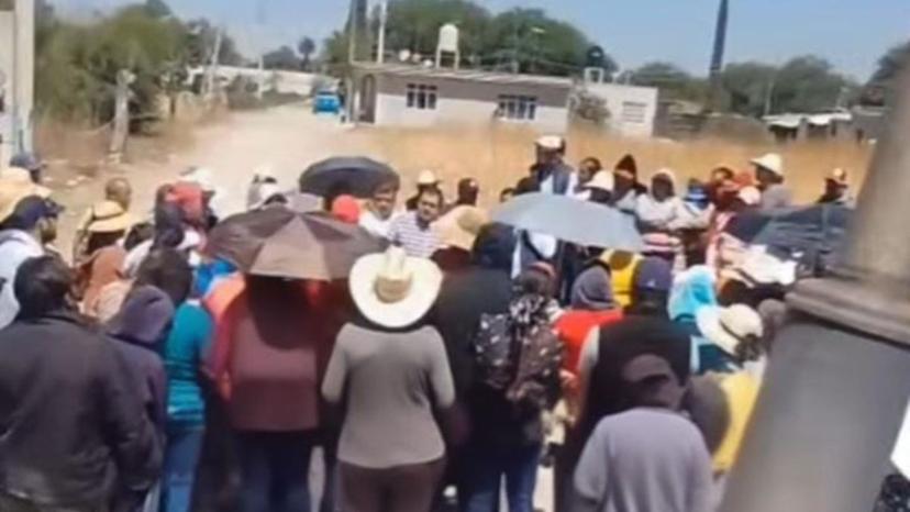 Por falta de agua, pobladores de Tlacotepec de Benito Juárez se movilizan 