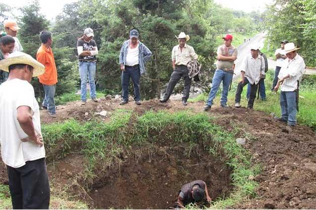 Cortan agua y presionan a pobladores de Huixtla para cambiarse de casas