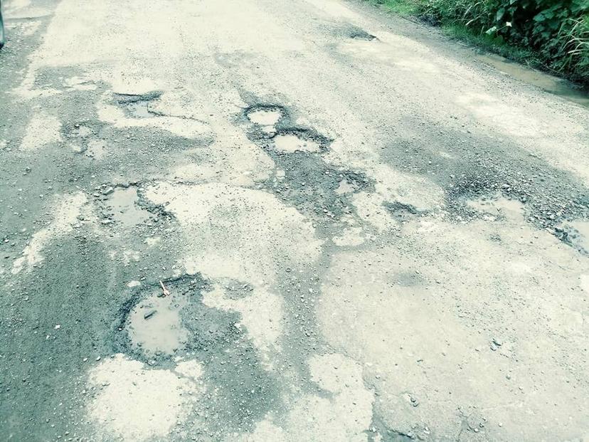 Denuncian malas condiciones de carreteras en Tlapanalá