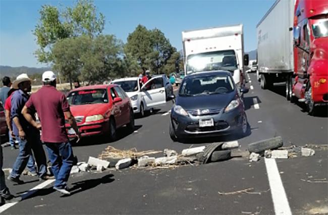 Vecinos de Tlahuapan reabren circulación en la México-Puebla