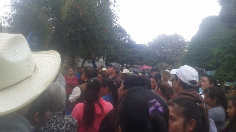 Piden antorchistas obra pública y servicios en Tlatlauquitepec