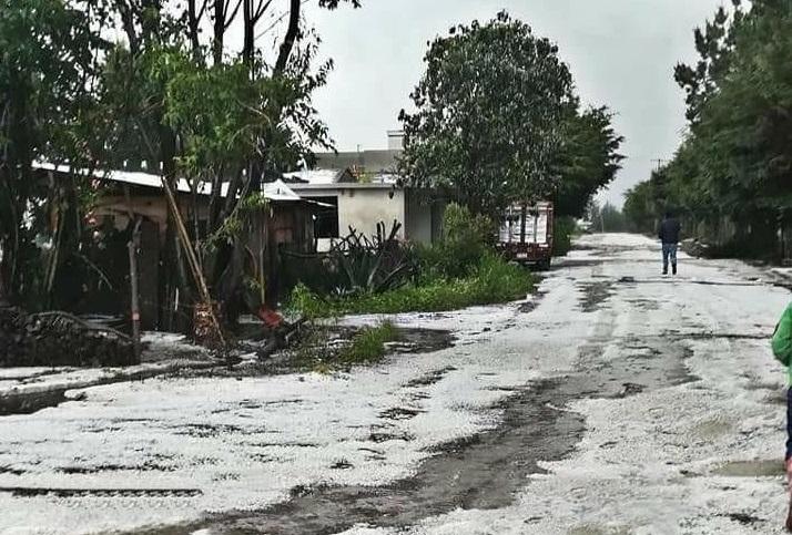 Granizada sorprende a pobladores de Tlatlauquitepec