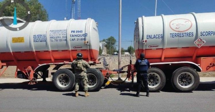 En aparente abandono localizan dos autotanques en Tecamachalco 