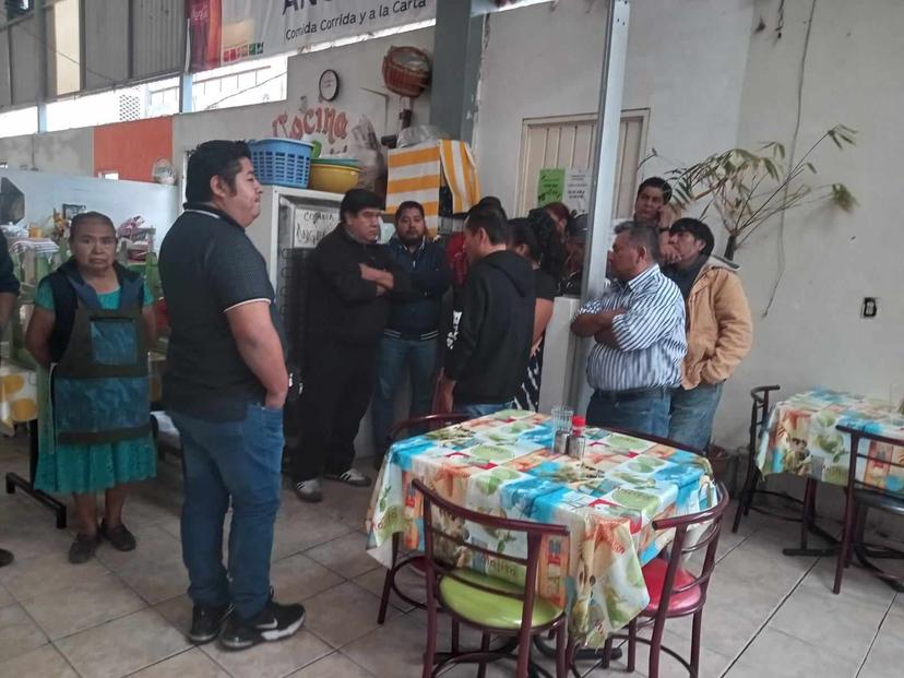 Comerciantes del mercado La Purísima toman instalaciones de Fomento Comercial