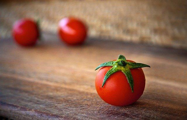 Estas marcas de puré de tomate tienen más sodio, almidón y azúcar