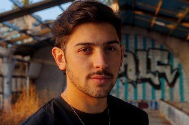Tony Mils lanza su primer álbum con letras íntimas y toque nostálgico