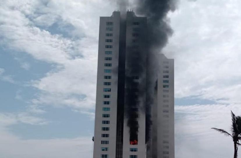 VIDEO Alarma incendio en Torre JV en zona turística de Veracruz