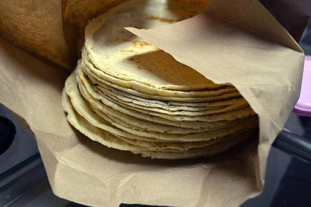 Kilo de tortilla se vende hasta en 20 pesos en Puebla