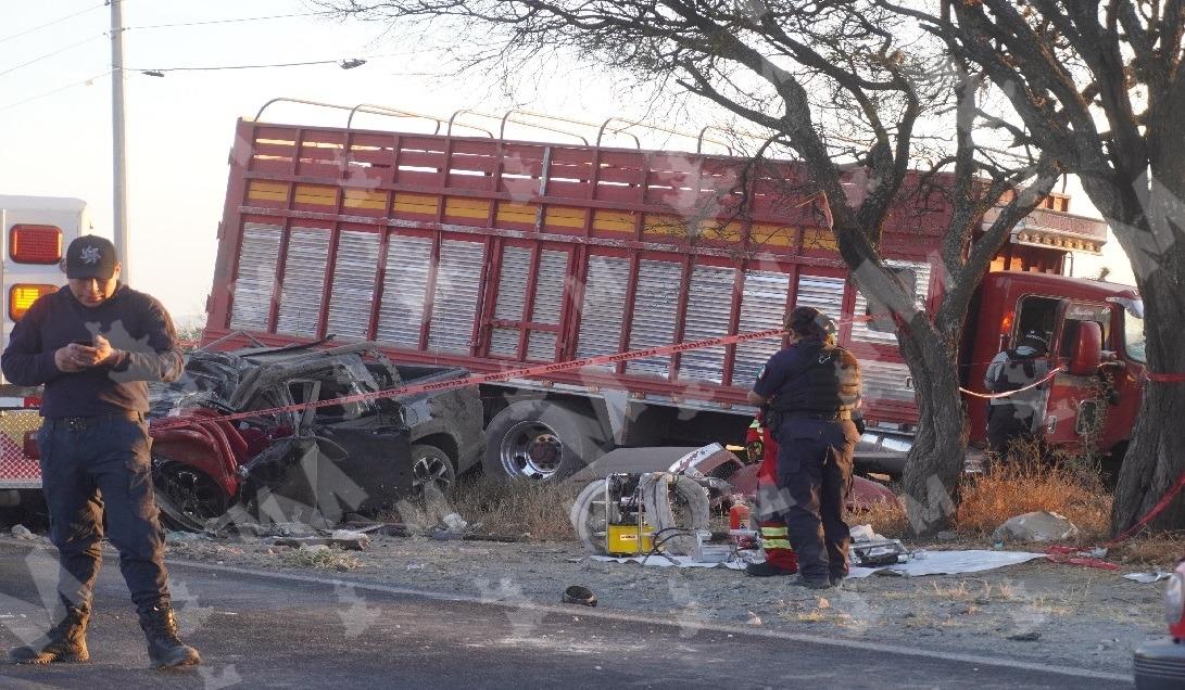 Tres personas mueren en accidente automovilístico en Tecamachalco