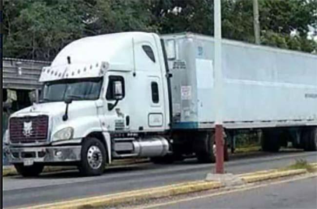 Roban tractocamión sobre la autopista Puebla-Orizaba 